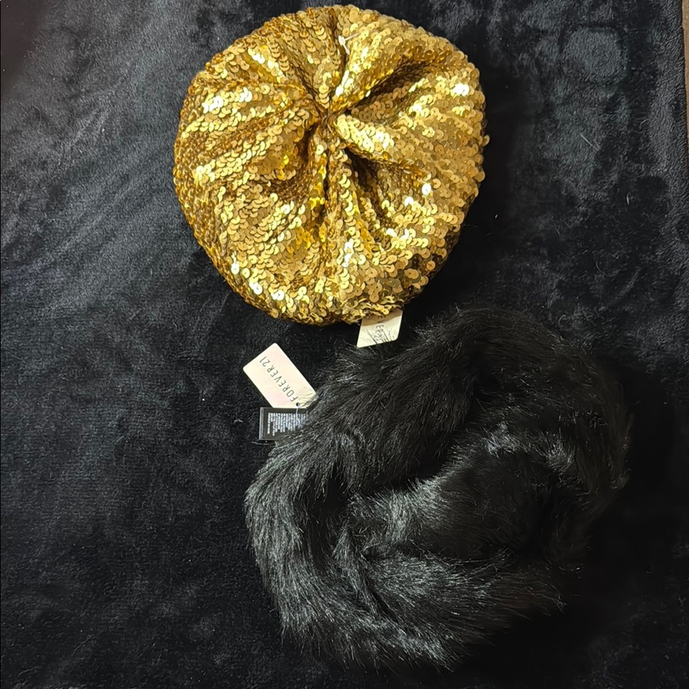 Forever 21 Gold Sequence and Black Faux Fur Beret Hat Set